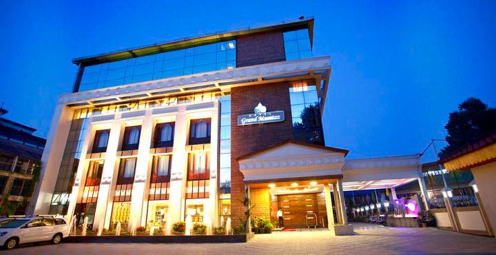 Radisson Srinagar Hotel Exterior foto