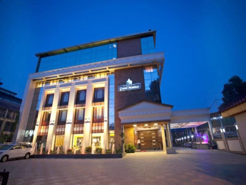 Radisson Srinagar Hotel Exterior foto