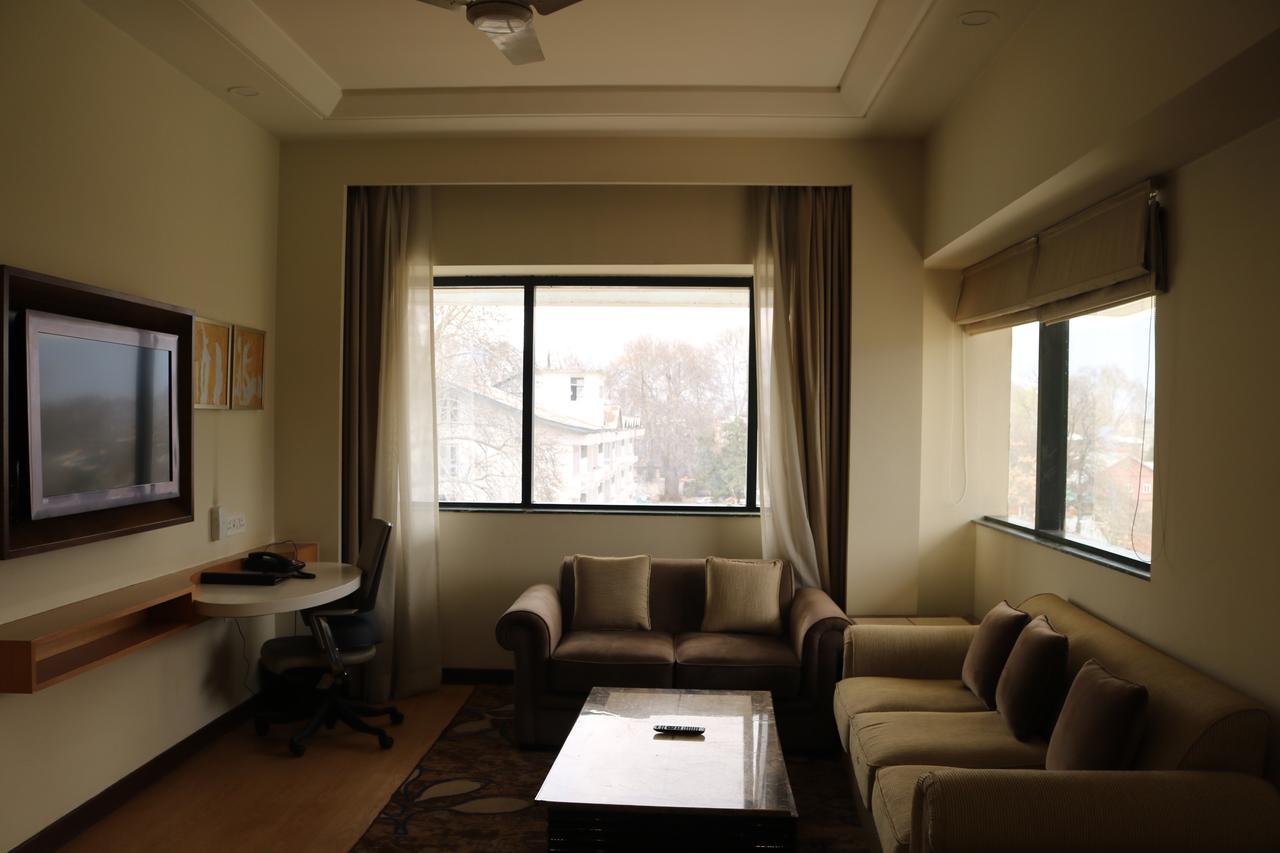 Radisson Srinagar Hotel Exterior foto
